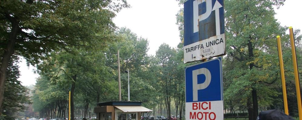 Parcheggio nel parco di Monza