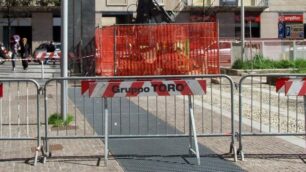 Seregno, l'ingresso del parcheggio di piazza Risorgimento chiuso dal cantiere