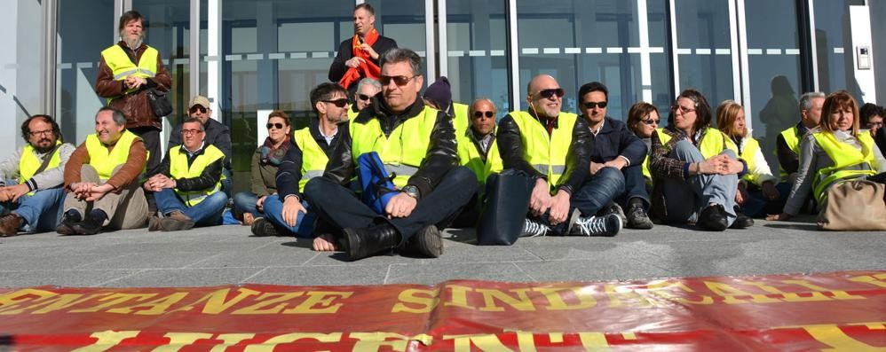 Sit in e presidio a Vimercate: lavoratori Alcatel Lucent contro i licenziamenti