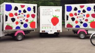 Cesano Maderno, bici e apecar colorati portano i frutti di bosco a Expo