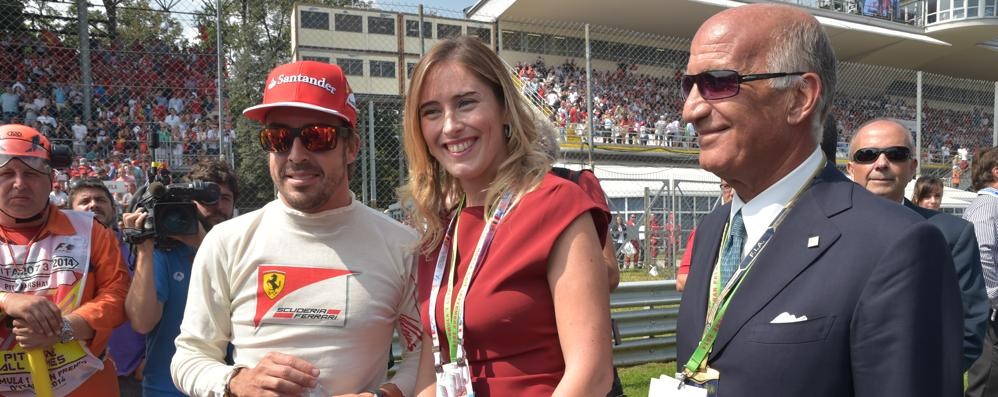 Fernando Alonso al  Gran premio d’Italia di F 1 del 2014 con il ministro  Boschi e Angelo Sticchi Damiani (presidente Aci)