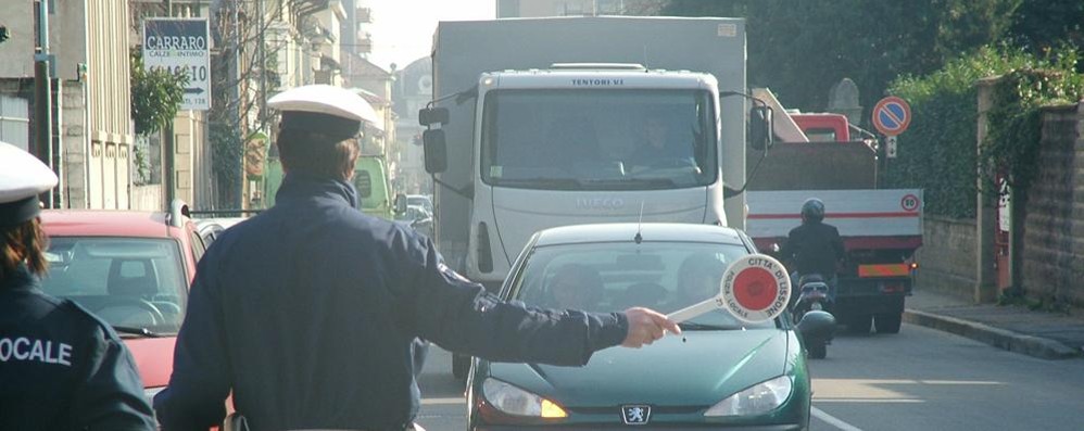 Lissone - Gli agenti di polizia locale di Lissone, Desio e Muggiò dovranno fare i pattuglioni serali. Ma al momento sono in trattative con le rispettive amministrazioni comunali