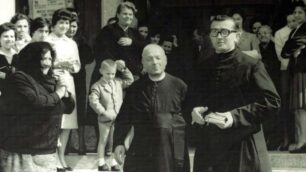 Monza, monsignor Peppino Arosio alla prima messa nella parrocchia di Cederna nel 1948