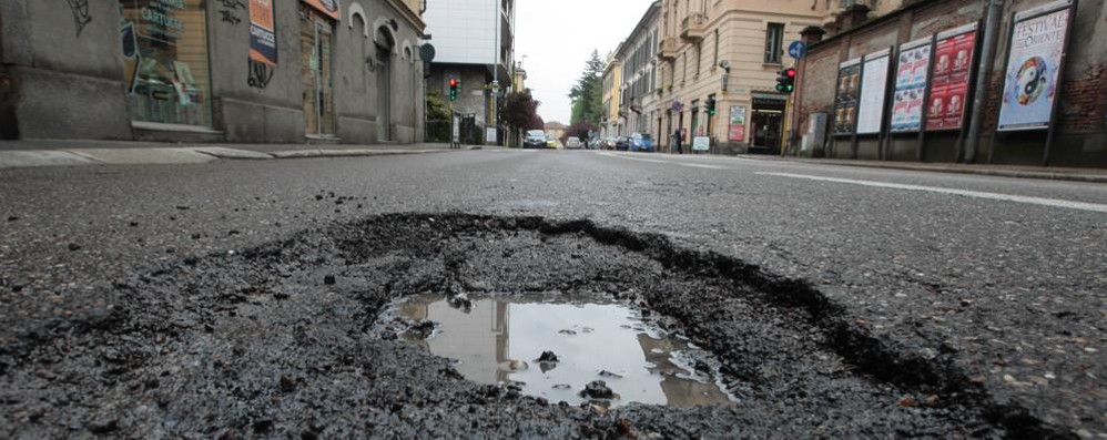 Lavori in corso per le strade di Monza (foto archivio)