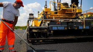 Lentate sul Seveso - In Lentate e altre comnuni, sperando nel bel tempo, da settimana prossima e fino a metà giugno i lavori di rifacimento dell’asfalto su tratti provinciali