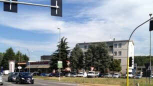 L’incrocio di via Monte Rosa tra Lesmo e Arcore che sarà sostituito da una rotonda