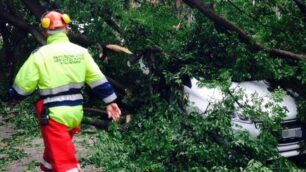 Il crollo in via Monte e Tognetti a Monza