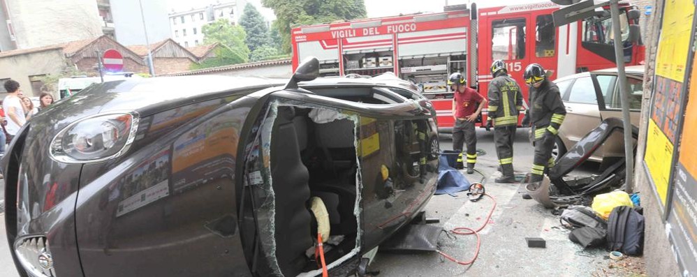 Monza Incidente stradale via Tommaso Grossi-via Dante