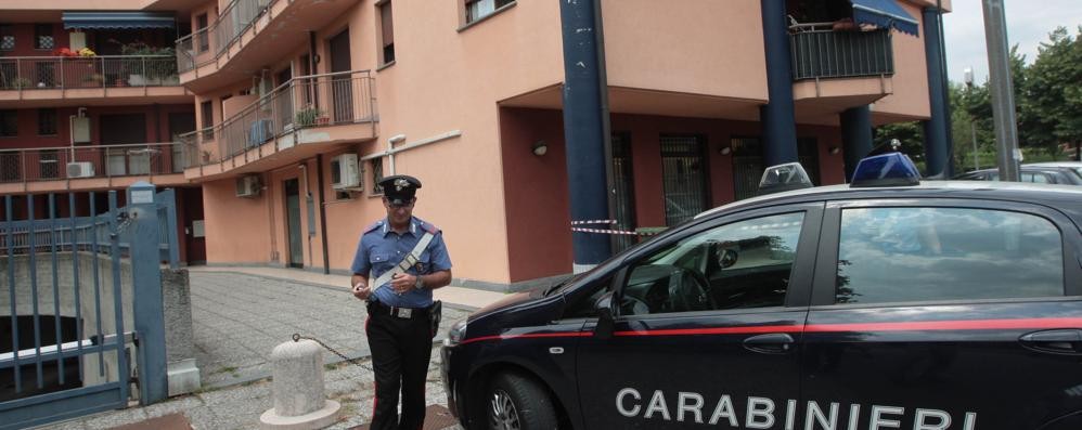 Muggiò, il cortile in cui era morto il 78enne precipitando dal balcone