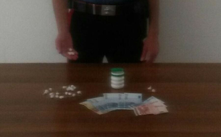 Operaio spacciatore a San Maurizio al Lambro: la coca nascosta in un barattolo