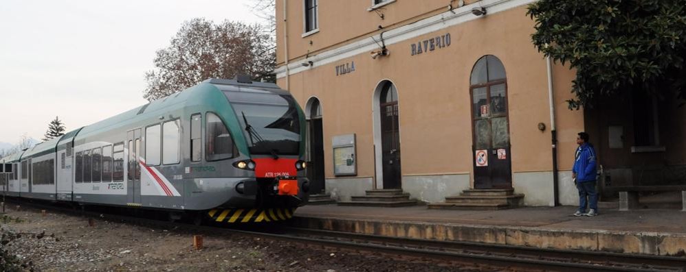 Il Besanino di passaggio alla stazione di Besana Brianza