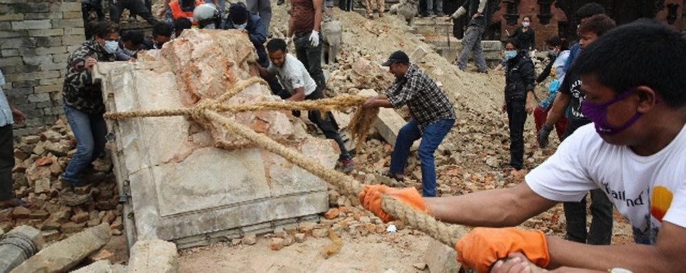 Al lavoro in Nepal per rimuovere le macerie