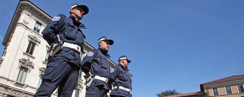 Agenti della polizia locale di Monza