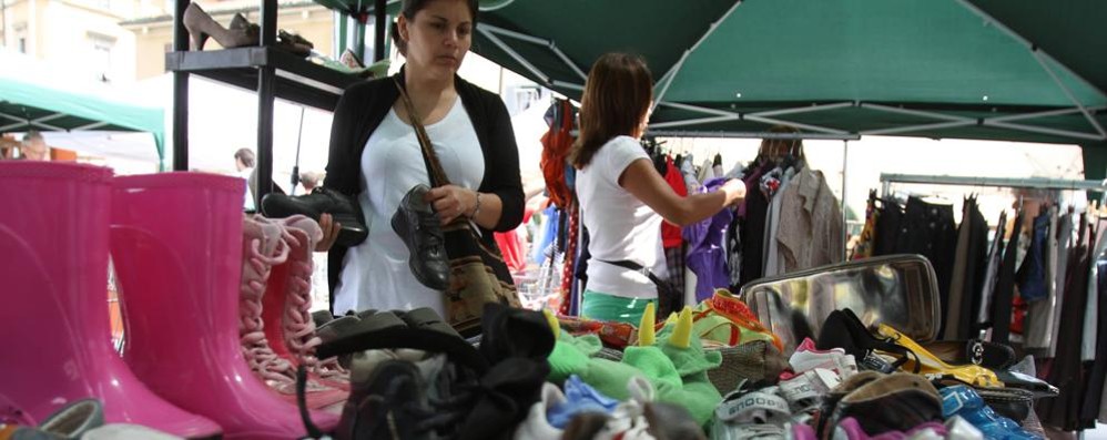 Il baratto in piazza a Monza