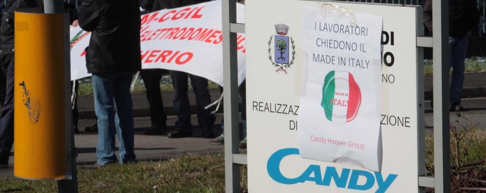 Una delle ultime proteste davanti allo stabilimento della Candy