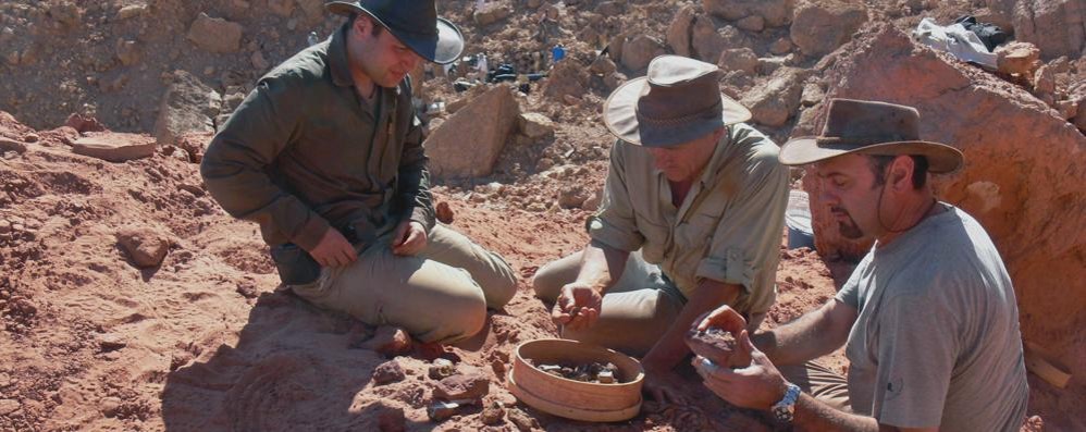 Cristiano Dal Sasso, primo a destra, nel Sahara durante una spedizione