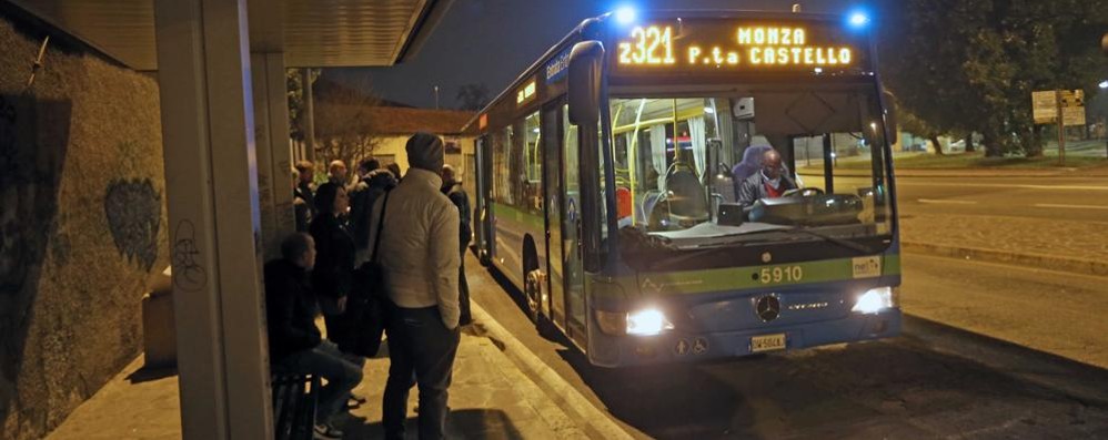 La corsa Z321 che collega Monza a Trezzo