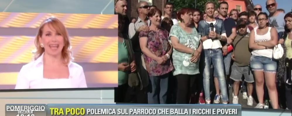 Il collegamento di Barbara D’Urso con Limbiate per l’addio di don Bruno Maggioni al Villaggio Giovi