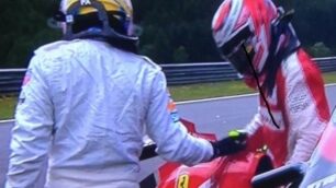 Fernando Alonso si rassicura delle condizioni di Raikkonen dopo l’incidente nel Gp d’Austria