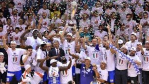 Sassari campione d’Italia di basket nella foto pubblicata dal sito dinamobasket.com