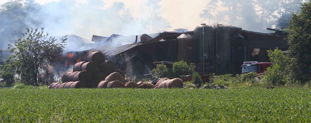Brugherio, l’incendio nell’azienda agricola di San Damiano