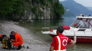 Lecco, recuperato il corpo del sub seregnese scomparso lunedì in acqua