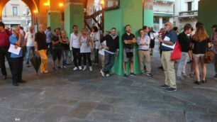 Monza, presidio lavoratori scuola in piazza Roma