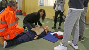 Un corso di addestramento all’uso del defibrillatore