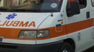 L’ambulanza dei soccorsi (foto d’archivio)