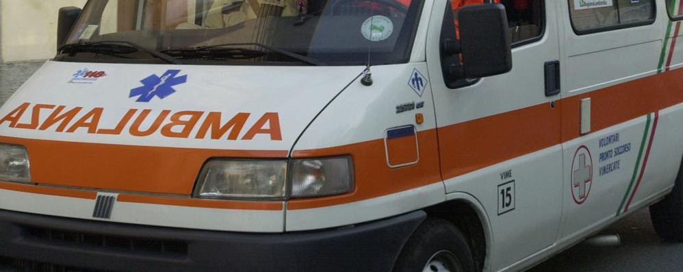 L’ambulanza dei soccorsi (foto d’archivio)
