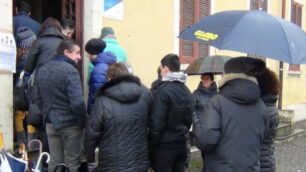 Vimercate, cittadini in fila a febbraio per firmare la petizione a sostegno della Posta di Ruginello