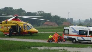 Ambulanza ed elisoccorso, anche a Renate sono intervenuti entrambi i mezzi per soccorrere l’operatore ecologico punto da un insetto
