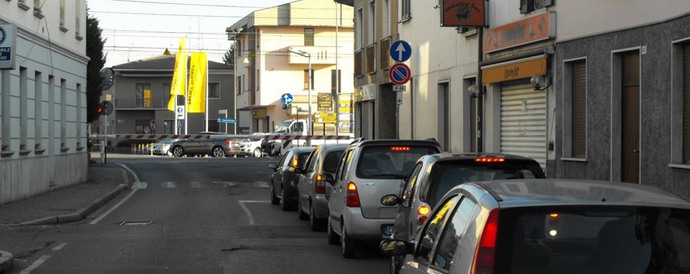 Seveso “bloccata” dai passaggi a livello: si abbassano più di 100 volte al giorno