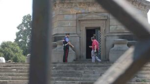 I carabinieri alla cappella espiatoria di Monza dopo il furto