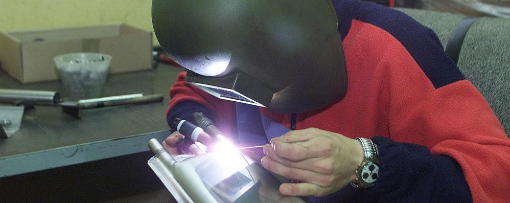Un lavoratore del settore metalmeccanico
