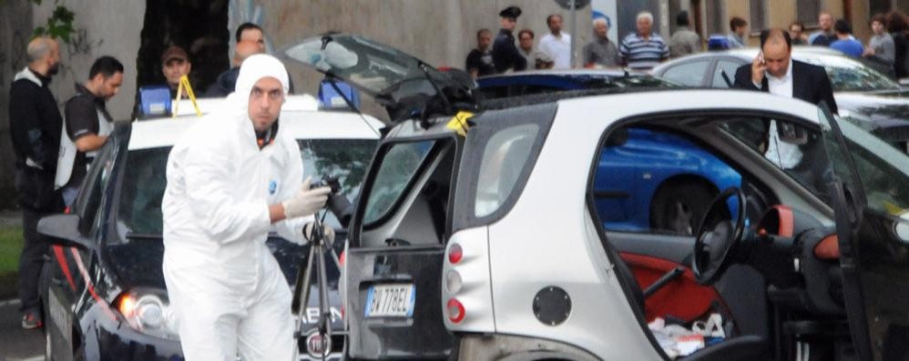 I rilievi sull’auto dopo l’inseguimento e la sparatoria