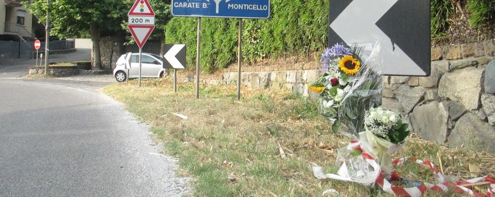 Besana Brianza, i fiori in via Puccini per ricordare Denny Simone