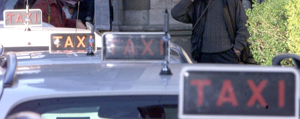 Taxi alla stazione di Monza