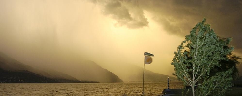 Un temporale estivo sul lago di Como