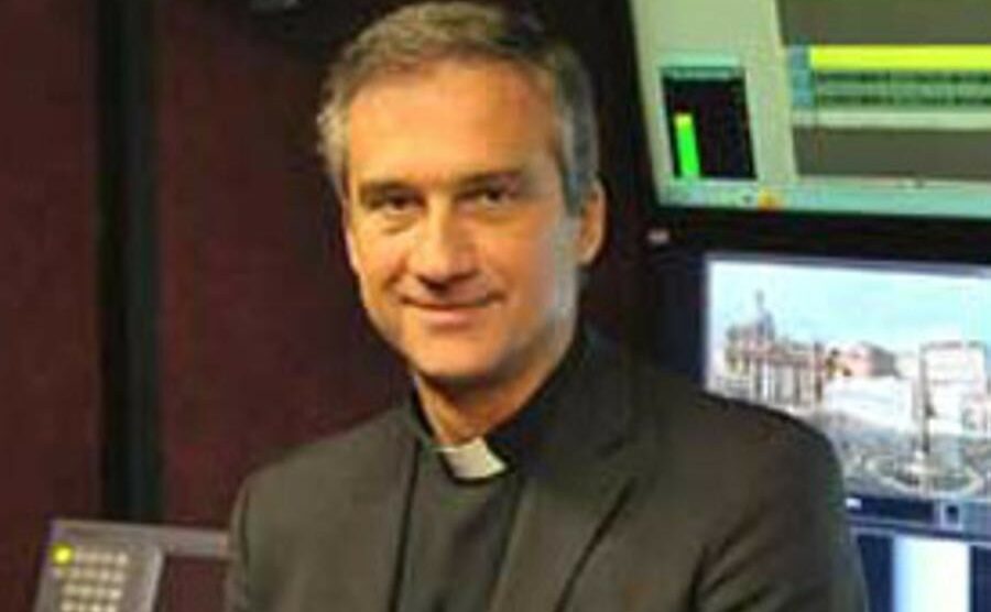 Monsignor Viganò è il primo prefetto per l’informazione in Vaticano: dall’Osservatore a Twitter