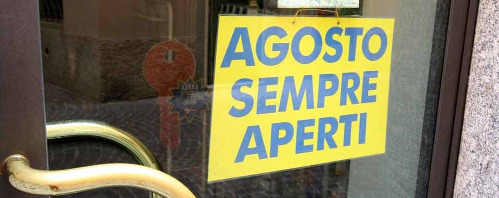 Un negozio aperto per ferie ad agosto