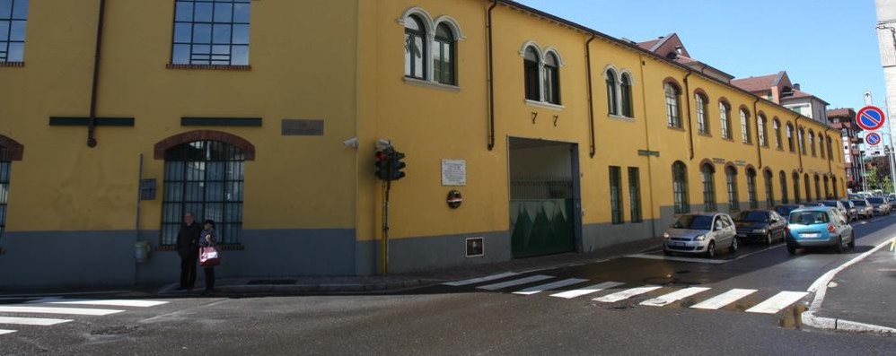 L’incrocio davanti alla sede della polizia locale di via Marsala a Monza