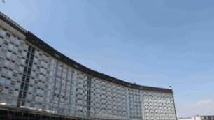 Monza, un sessantenne va all’ospedale e si uccide buttandosi dal settimo piano