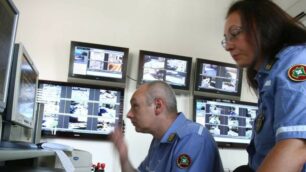 La centrale operativa della polizia locale di Monza