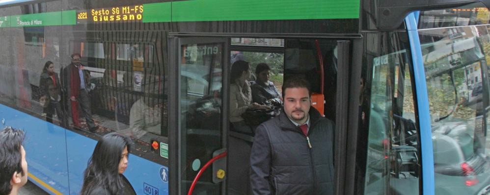 Monza, un autobus della linea Z221