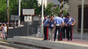 Varedo, forze dell’ordine alla stazione dopo l’incidente mortale