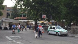Monza, la polizia locale all’ingresso della Ztl da via Colombo