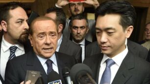 Silvio Berlusconi  e Mr Bee    hanno trovato un primo accordo sul passaggio delle azioni  del Milan a  Taechaubol