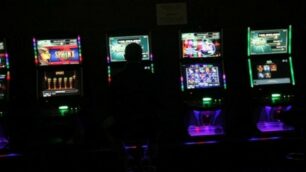 Crollano le imprese legate al gioco ma crescono quelle che gestiscono le slot machine
