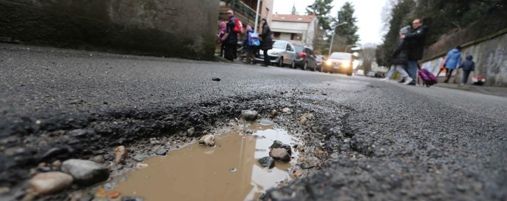 Buche stradali, appello della Provincia al governo per risolvere il problema